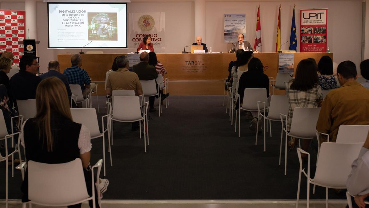 Los expertos García Martín y Fernández Domínguez durante su intervención.