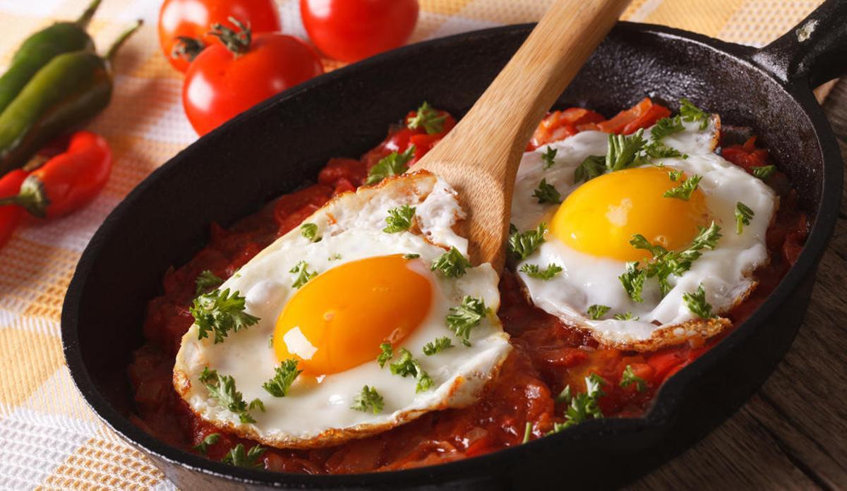 Comer un huevo entero al día es "razonable".