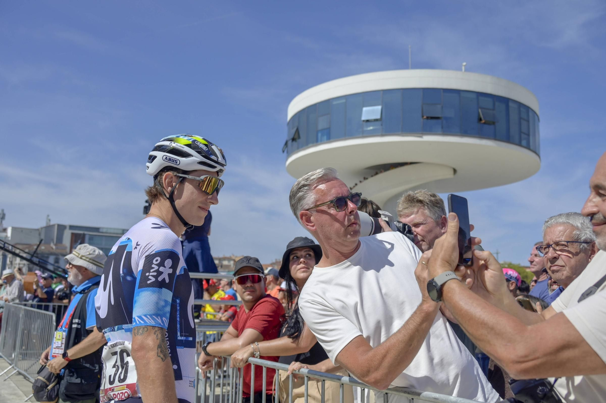 FOTOS: Ambientazo en Asturias para seguir una jornada de ciclismo con la Vuelta a España
