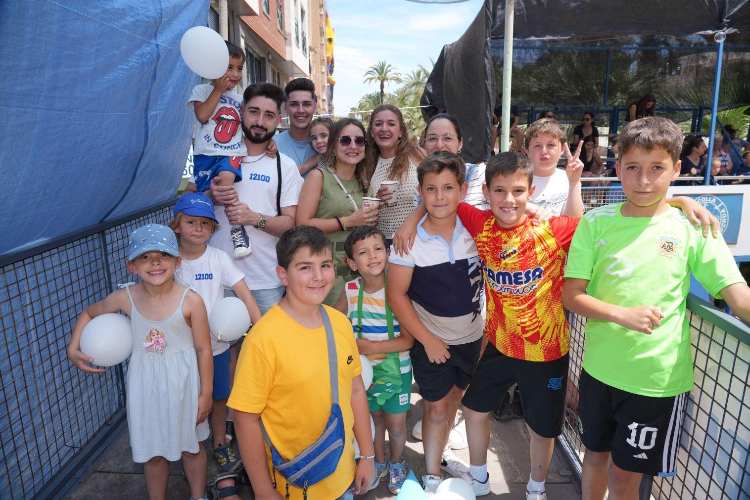 El Grau da inicio a las fiestas de Sant Pere con pólvora, bous y música