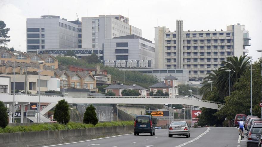 Edificio principal del Complexo Hospitalario Universitario de A Coruña.