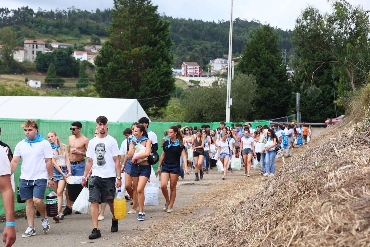 Miles de romeros toman el prao Salcéu en Pravia para celebrar el Xiringüelu Miles de romeros toman el prao Salcéu en Pravia para celebrar el Xiringüelu