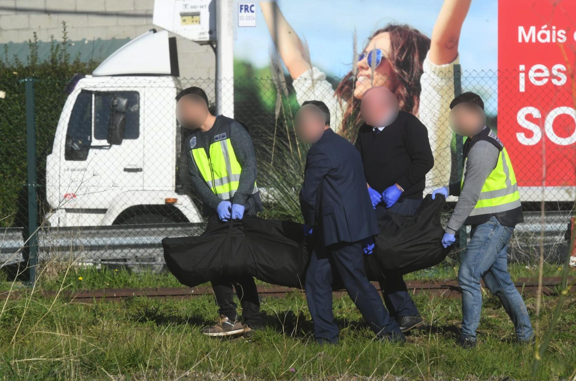 Levantamiento del cadáver del fallecido en A Coruña durante un altercado con la Policía Nacional