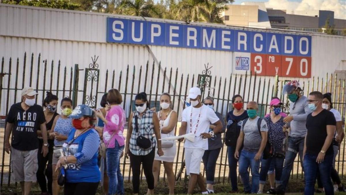 cuba-supermercado-fila