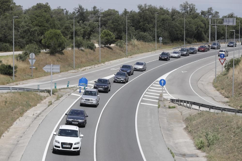 Retencions a les principals vies d'accés a la Costa Brava