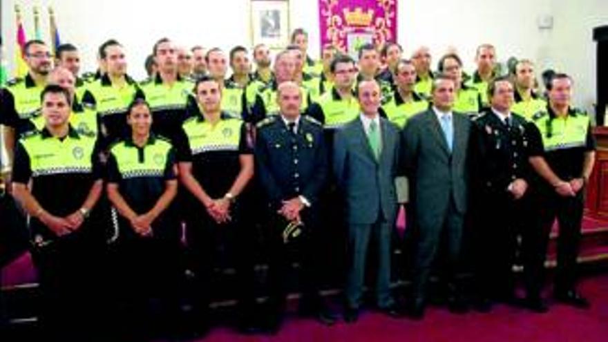 La policía local celebra el día de los patrones con reconocimientos