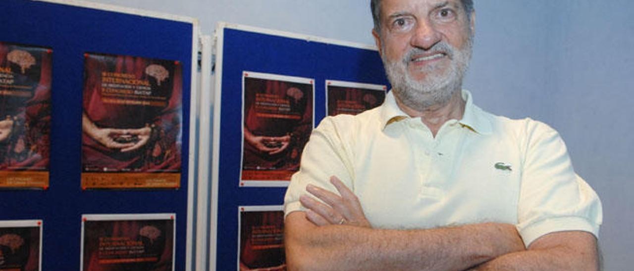 Luis de Rivera en el Auditorio Alfredo Kraus, sede del Congreso de Meditación y Ciencia.