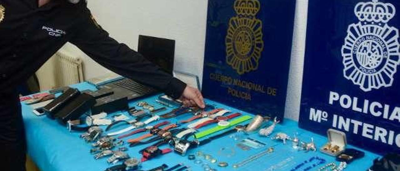 Objetos recuperados en la operación &quot;Sumisión Química&quot;. // R. Vázquez