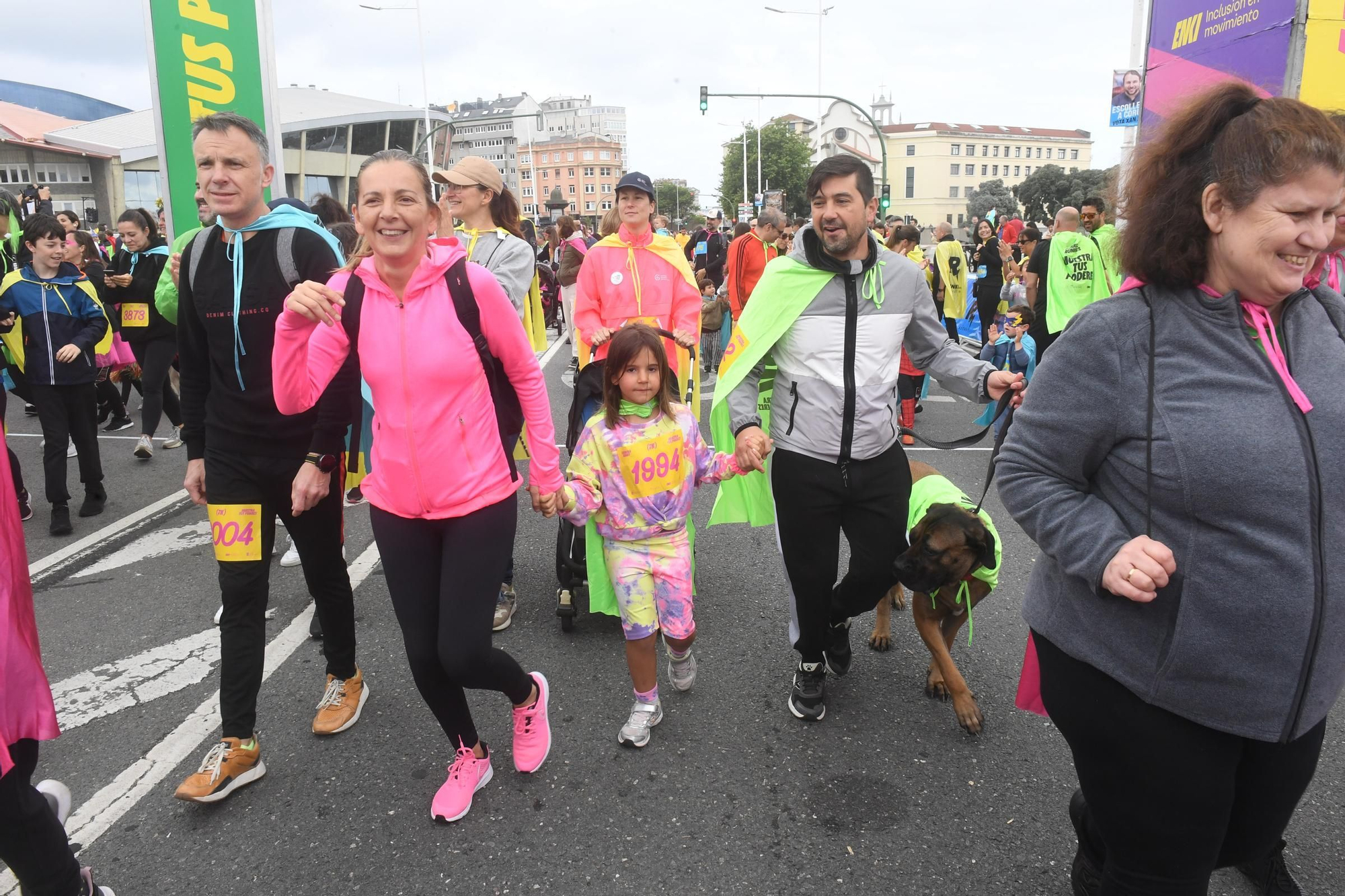 La carrera RUNKI, promovida por ENKI y Fundación Adcai inunda las calles de A Coruña con sus capas de superhéroes