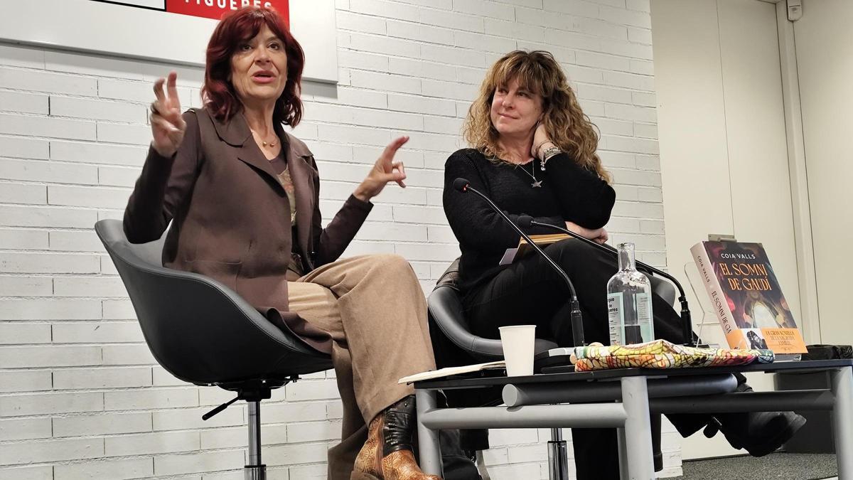 VÍDEO | L'escriptora Coia Valls desvela "la cuina" del seu nou llibre, 'El somni de Gaudí', a Figueres