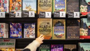 Alas de Sangre, de Rebecca Yarros, el libro más vendido de literatura juvenil