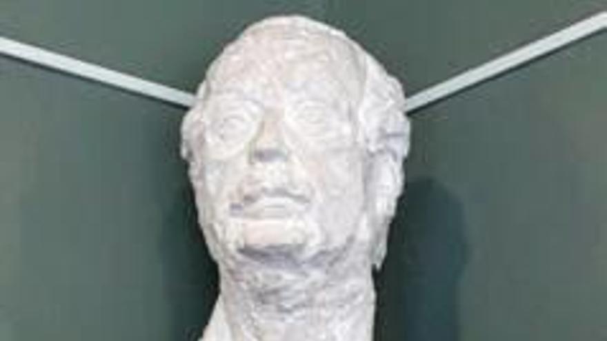 La familia de Borràs dona la escultura original de Fuster