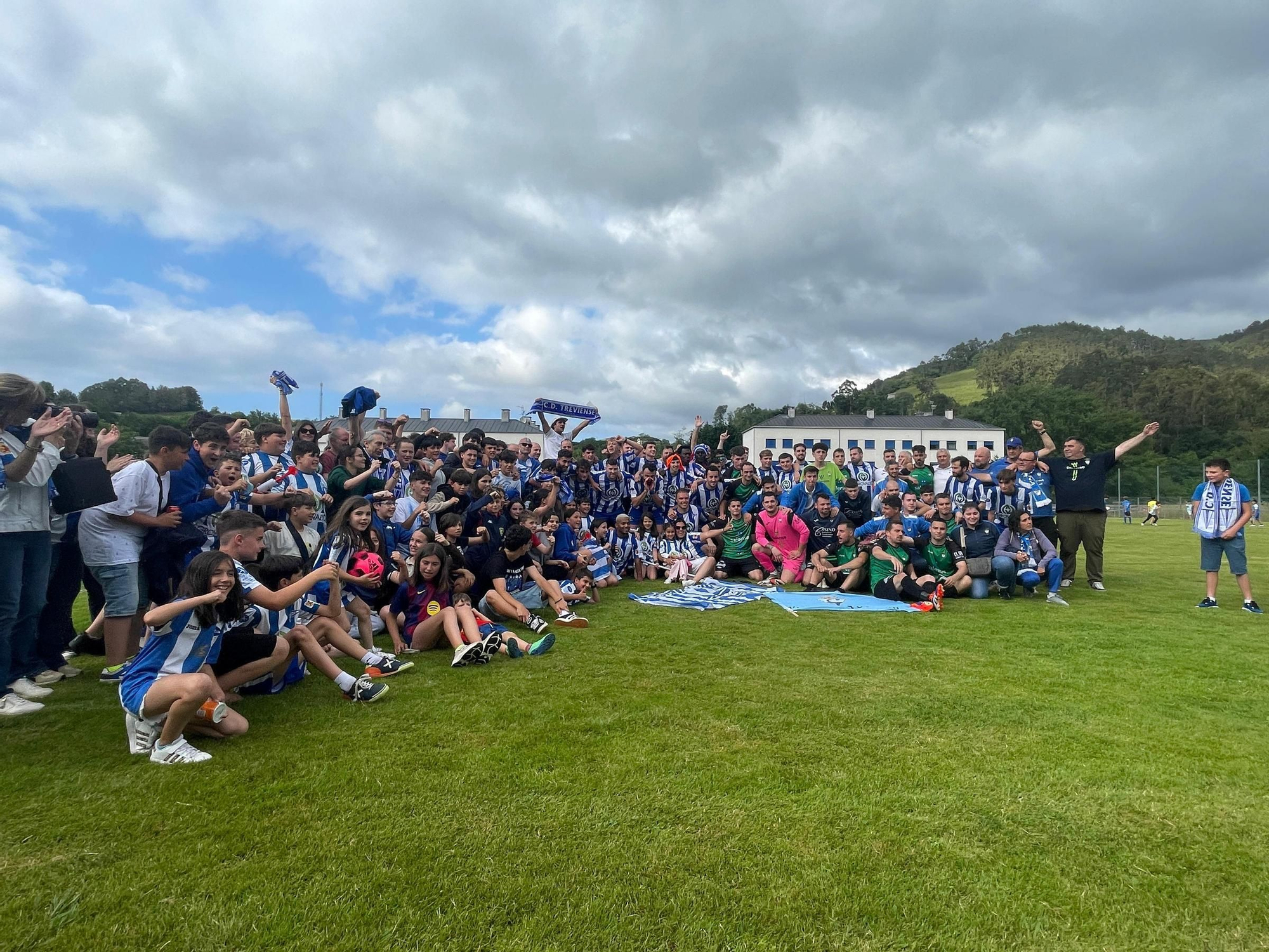 En imágenes: Así fue el duelo entre el Treviense y el Cornellana por un puesto en segunda