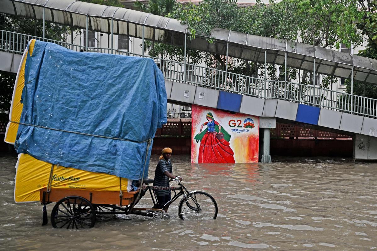 El río Yamuna se ha desbordado debido a las lluvias monzónicas en Nueva Delhi.