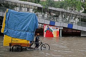 El río Yamuna se ha desbordado debido a las lluvias monzónicas en Nueva Delhi.