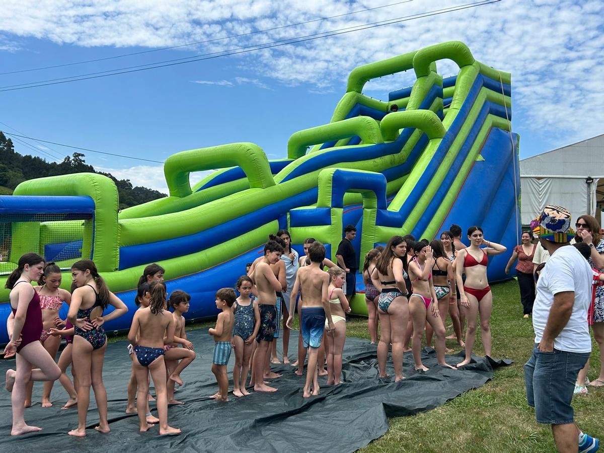 EN IMÁGENES: Parrilladas multitudinarias y chapuzones refrescantes en las fiestas de Pillarno