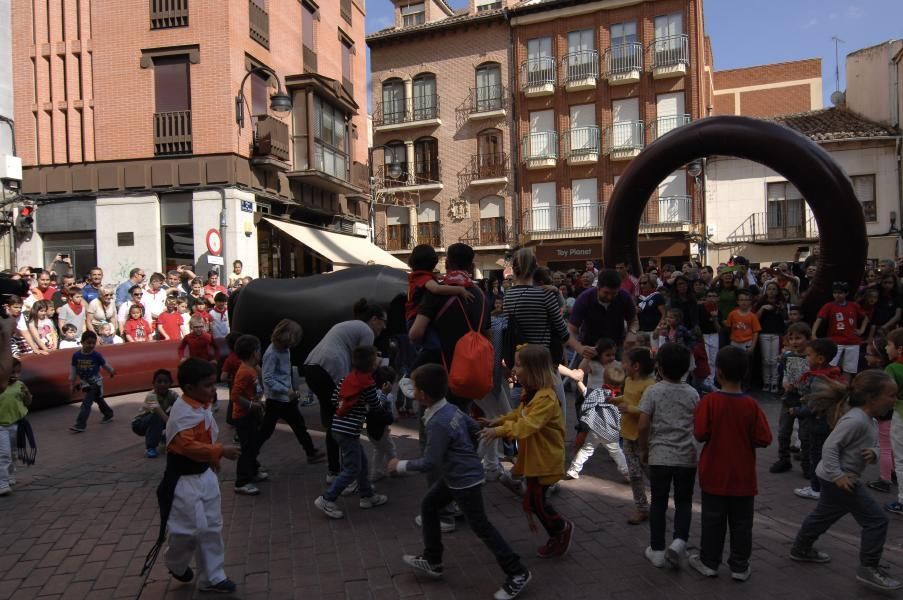 Los toros hinchables llenaron las calles