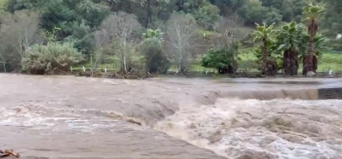 Desbordamientos y cortes de vías en Genalguacil por las lluvias