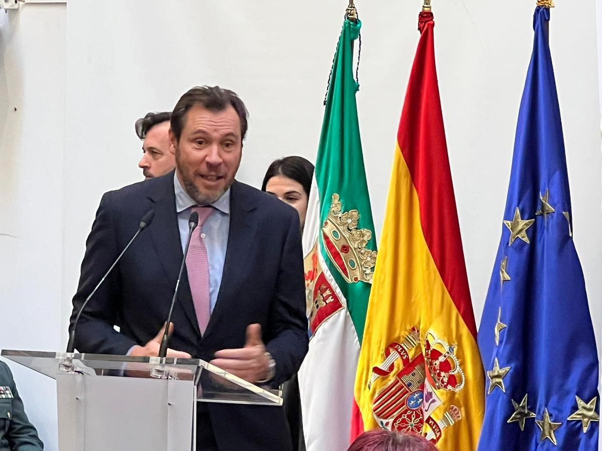 El ministro de Transportes, Óscar Puente, interviene en la toma de posesión del delegado del Gobierno en Extremadura