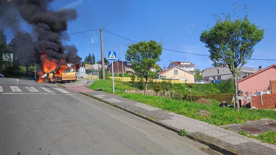 Arde otro coche en Os Tilos