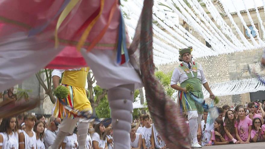 La intensidad y sentimiento marcaron los bailes de los ´cossiers´ durante toda la tarde.