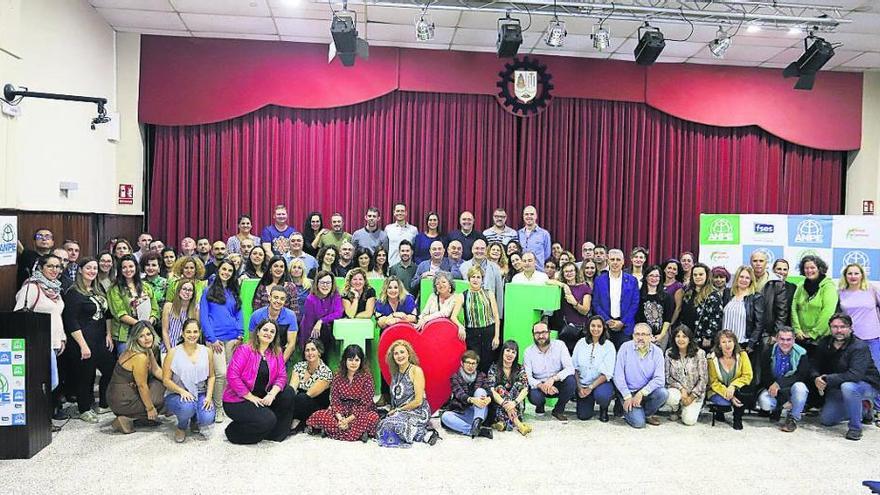 Foto de familia del Consejo Provincial de ANPE celebrado en el IES Virgen de la Candelaria de Ofra.