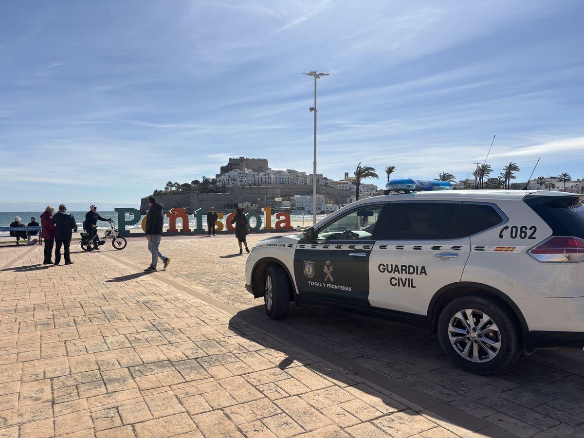 La vigilancia en el paseo marítimo de Peñíscola ha ahuyentado a los manteros.