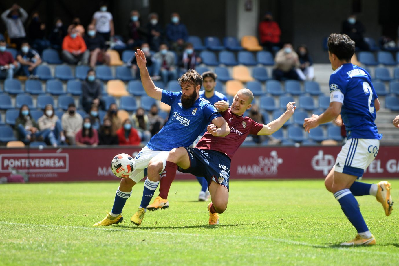 La emocionante permanencia del Pontevedra: goles y lágrimas en Pasarón