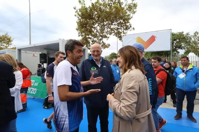 Carlos Mazon participa en la Media Maratón de València