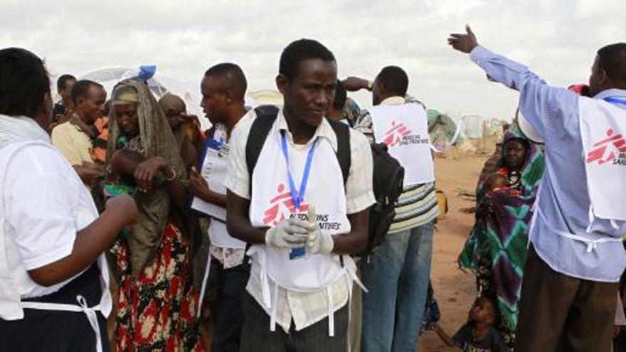 Personal de Médicos de Fronteras en el campo de refugiados de Dadaab.