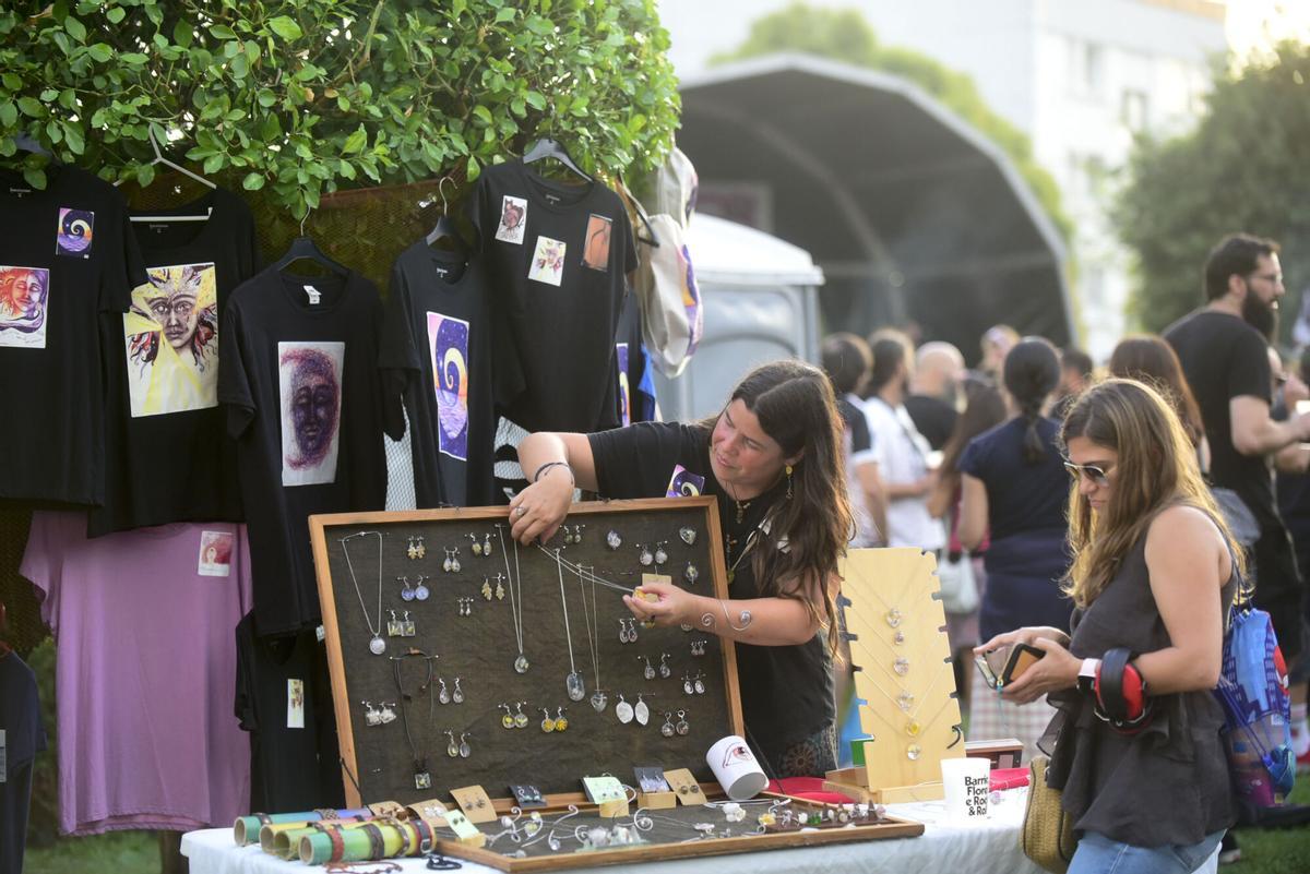 El festival gratuito del Barrio de las Flores llega a su décimo aniversario con miles de personas coreando himnos del rock and roll.