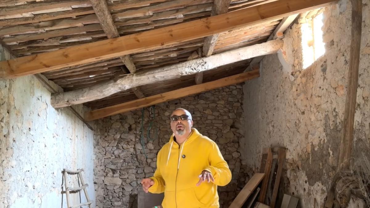 Uno de los gastos más importantes que ha hecho Raúl son 2.000 euros en pequeñas reformas para evitar que la masía se inunde durante los días de lluvia.