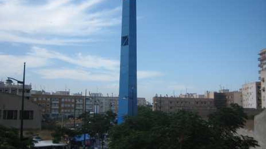 El Obelisco permanece con un cristal roto.