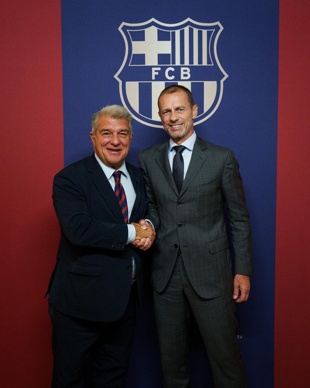 Laporta y Ceferin posaron al descanso