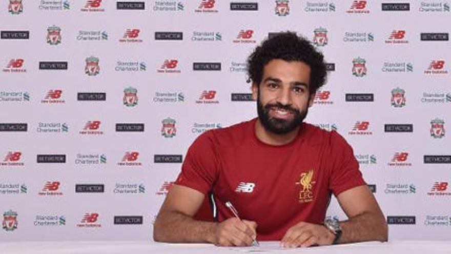 Salah ficha por el Liverpool.