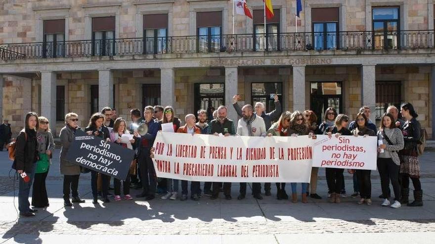 Los periodistas zamoranos, durante una concentración.