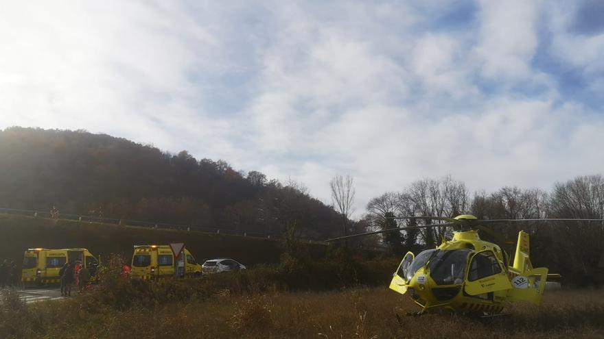 Evacuen amb helicòpter un home ferit crític després de ser atropellat a Olot