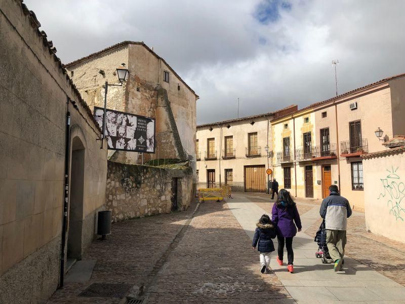 Una vivienda en ruina amenaza varias procesiones