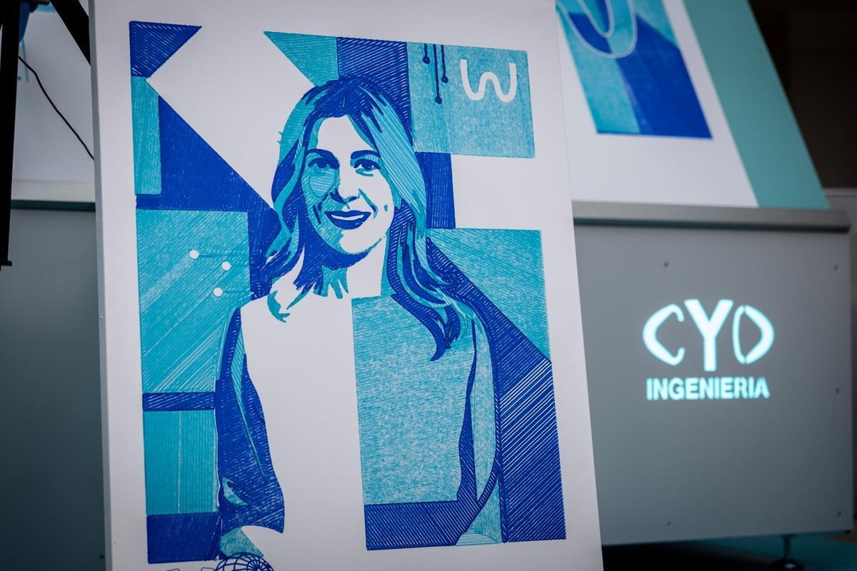 El retrato de Mar Vaquero, vicepresidenta del Gobierno de Aragón en funciones, realizado por un brazo robotizado de CYO Ingeniería.
