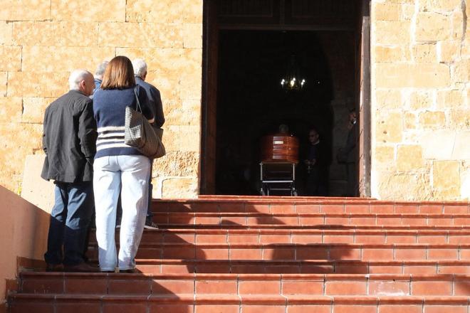 GALERÍA | Funeral del hombre presuntamente asesinado por su hermano en Peleas de Abajo