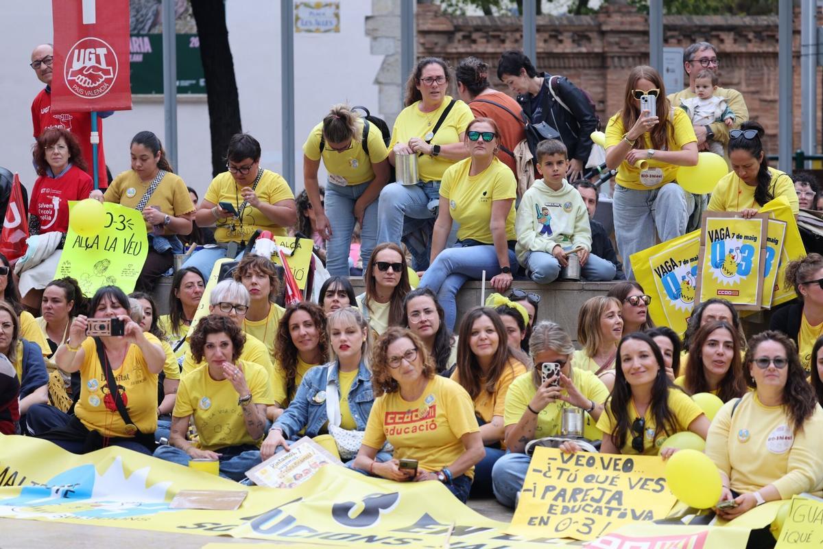07/05/2026 | Plaza de las Aulas, Castellón | Concentración de trabajadoras de las escuelas infantiles durante la huelga educativa