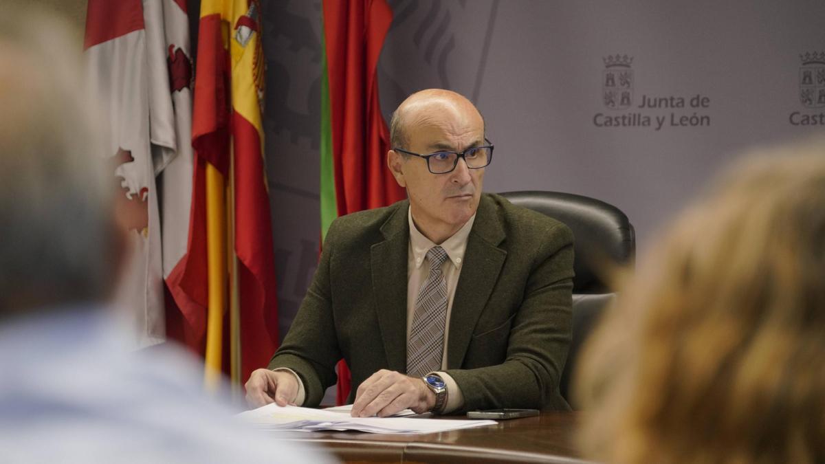 El delegado territorial, Fernando Prada, preside la Comisión Territorial de Coordinación.