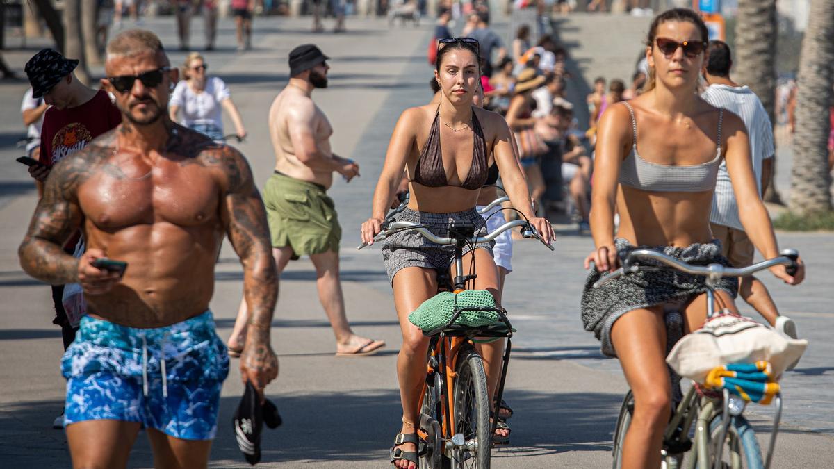 En bici urbana y con calor extremo por Barcelona