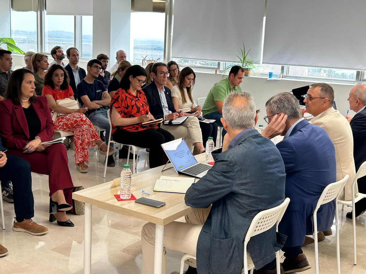 Asistentes al encuentro informativo dirigido al sector empresarial sobre las actuaciones hidráulicas.