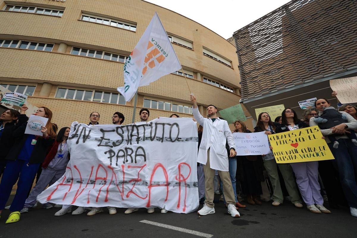Manifestación de los médicos para exigir un estatuto propio. Manifestación de los médicos para exigir un estatuto propio.