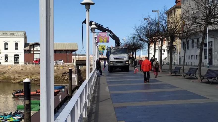 Extraen un banco de las aguas del Puerto Deportivo