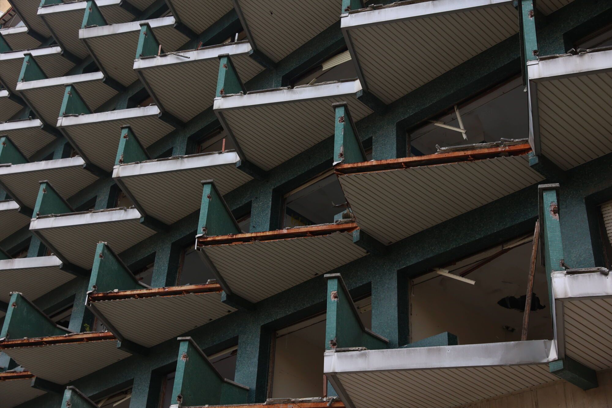 Viejo HUCA. Recorrido por cómo está el viejo hospital.