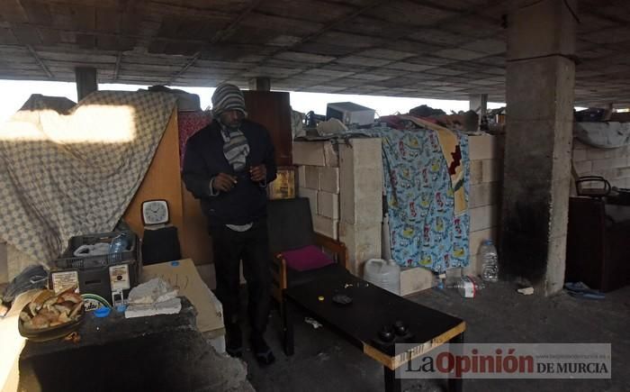 Tensión en San Pío X durante el desalojo de okupas en un edificio abandonado