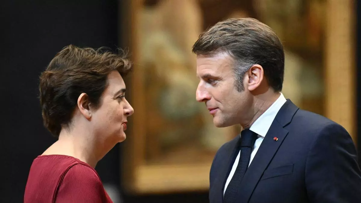 "Un acto de responsabilidad": la presidenta del Louvre presenta su dimisión a Emmanuel Macron