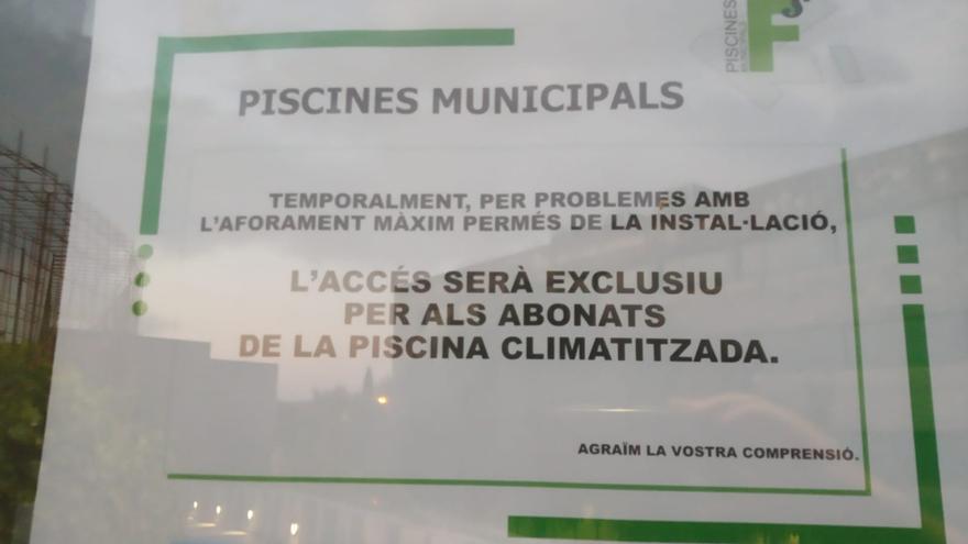 Usuaris de la piscina descoberta de Figueres es queixen perquè es barra l&#039;accés als no abonats